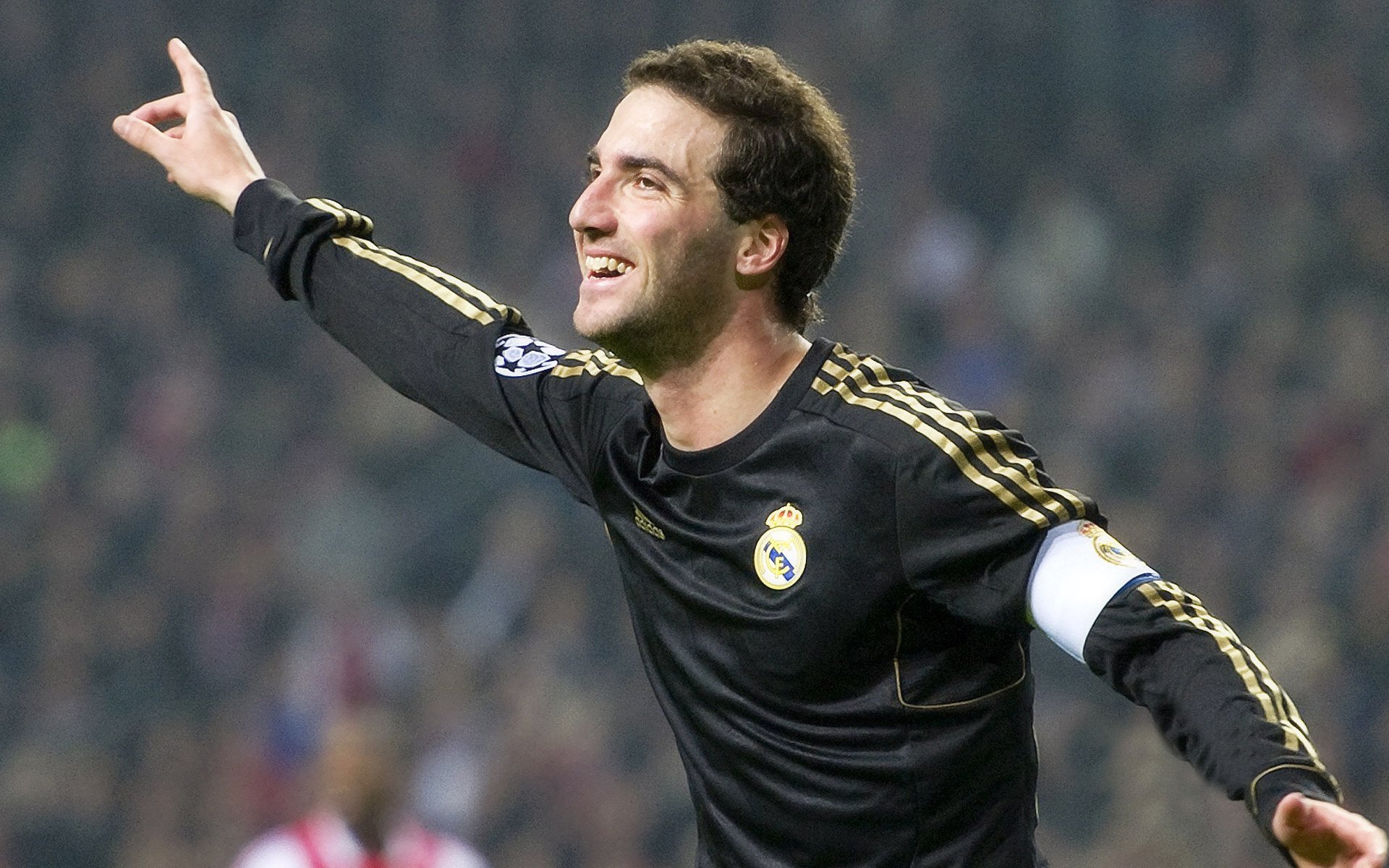 英超榜首大战落幕,阿森纳客场完胜曼联,英超阿森纳对曼城