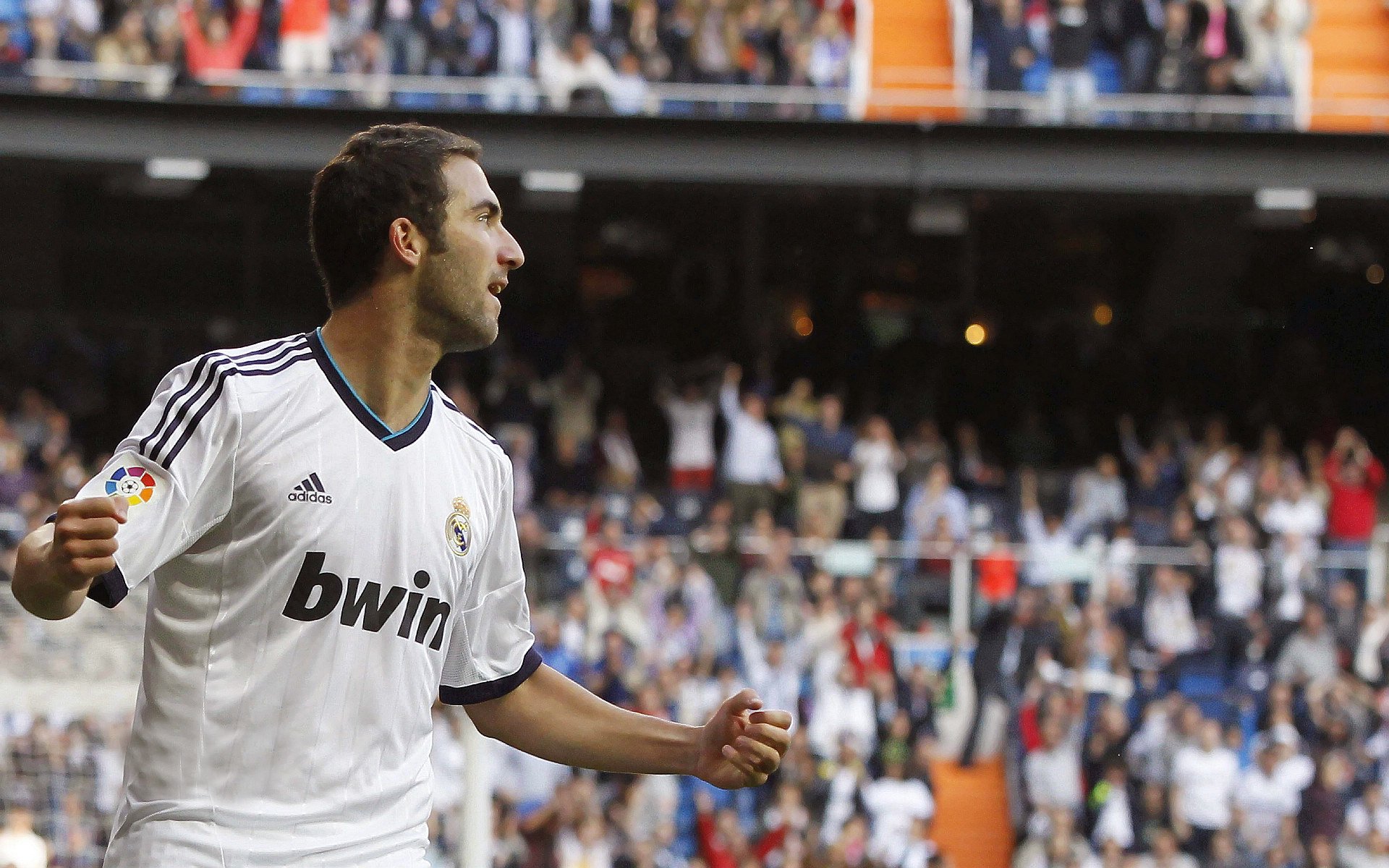 贵州智诚中场组织出色,掌控比赛节奏,贵州智诚球队